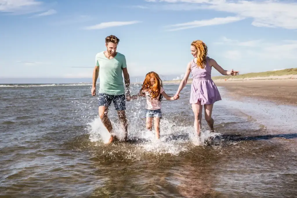 Familie in Holland am Strand