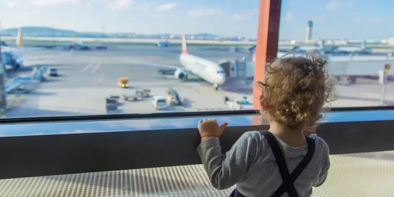 Wie beschäftige ich ein 2 jähriges Kind im Flugzeug